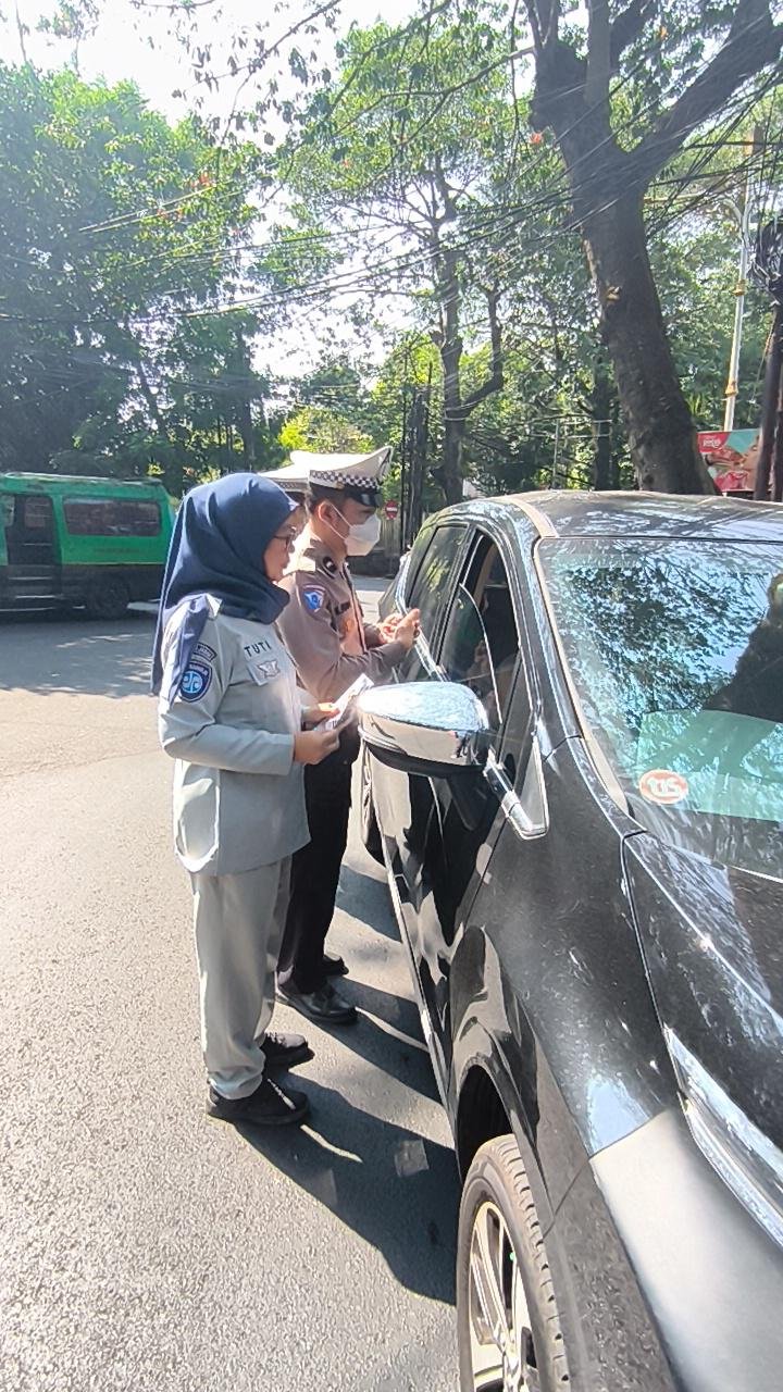 Berikan Kemudahan dan Keuntungan Bagi Wajib Pajak, Kolaborasi Jasa Raharja Bandung Bersama Tim Pembina Samsat Padjajaran Gelar Pemeriksaan PKB dan SWDKLLJ