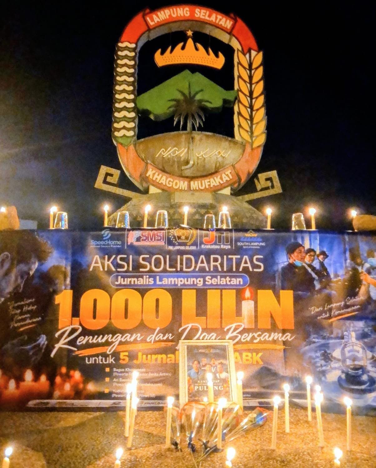 1.000 Lilin Menyala di Kalianda, Doa untuk 5 Jurnalis dan 3 ABK yang Hilang