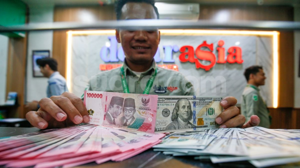 Rupiah Menguat 2 Poin ke Rp17.667 Pagi Ini