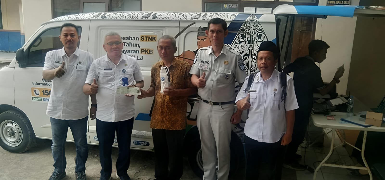 Samsat Pangandaran Gencarkan Sosialisasi PKB, Opsen PKB dan Manfaat SWDKLLJ di Desa Mangunjaya
