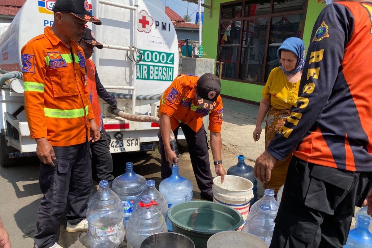 Kekeringan di Jawa Barat, BPBD Distribusikan 40 Juta Liter Air Bersih ke Sejumlah Daerah