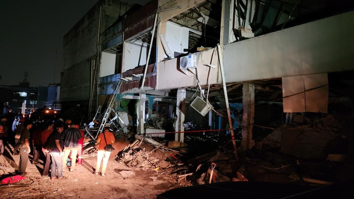 Ledakan Pasar Cimanggis Hancurkan 4 Blok Ruko, 13 Orang Jadi Korban