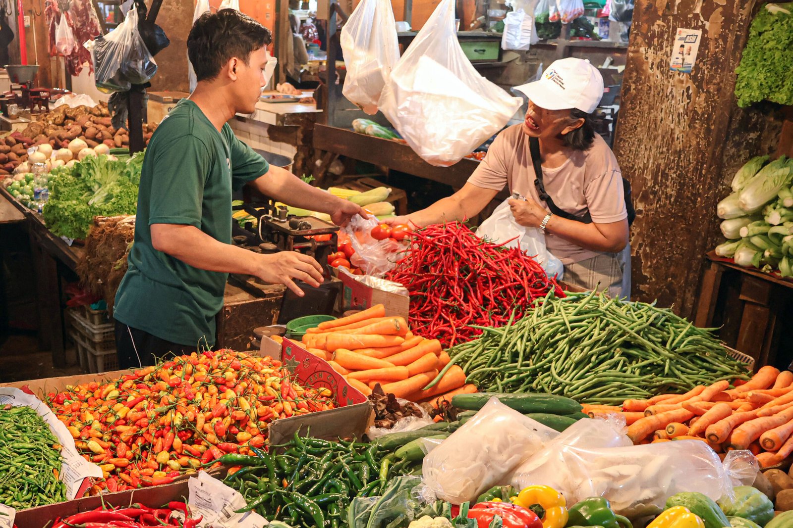 Harga Cabai Rawit Merah Tembus Rp96.300 per Kg, Telur Ayam Rp28.550