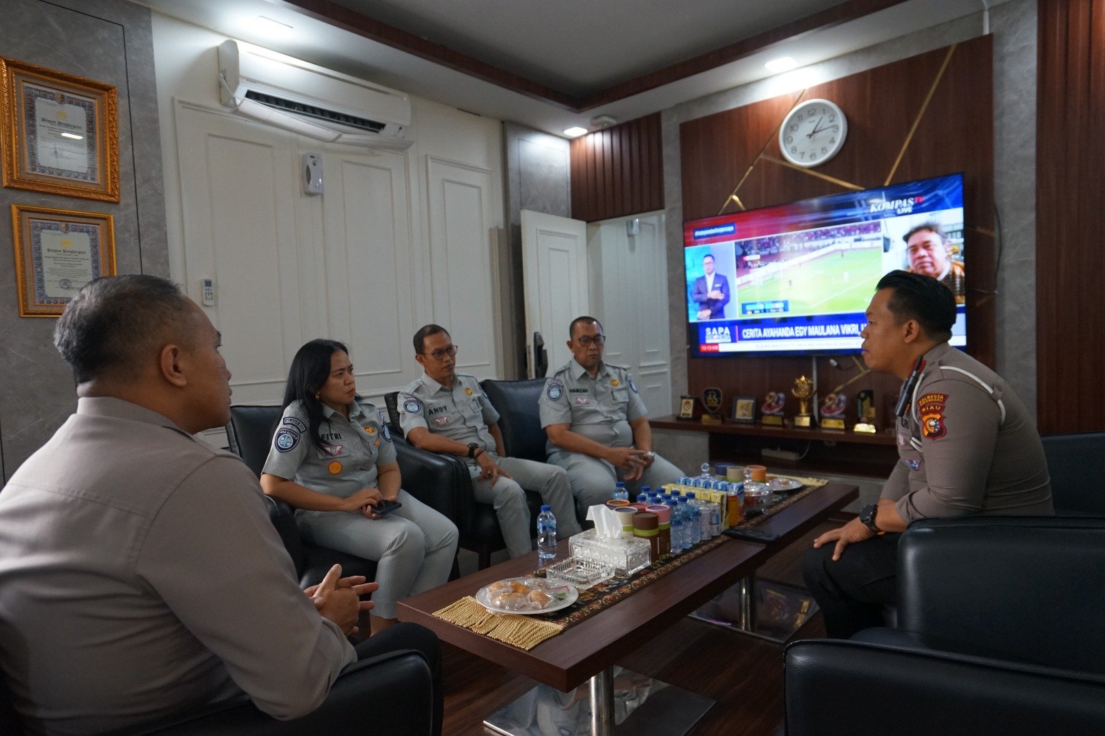 Dukung Pencegahan Kecelakaan, Jasa Raharja Riau Serahkan 40 Unit Traffic Cone kepada Polresta Pekanbaru