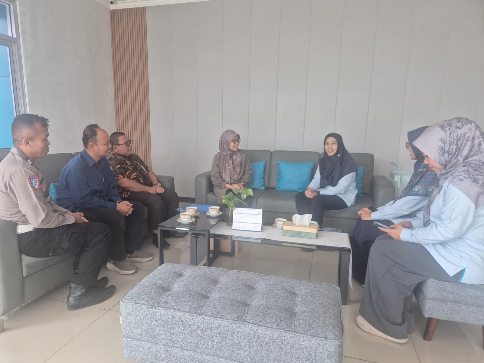 PT Jasa Raharja Cabang Tasikmalaya Berikan Apresiasi kepada PT PLN (Persero) UP3 Tasikmalaya atas Kepatuhan Daftar Ulang Kendaraan Dinas