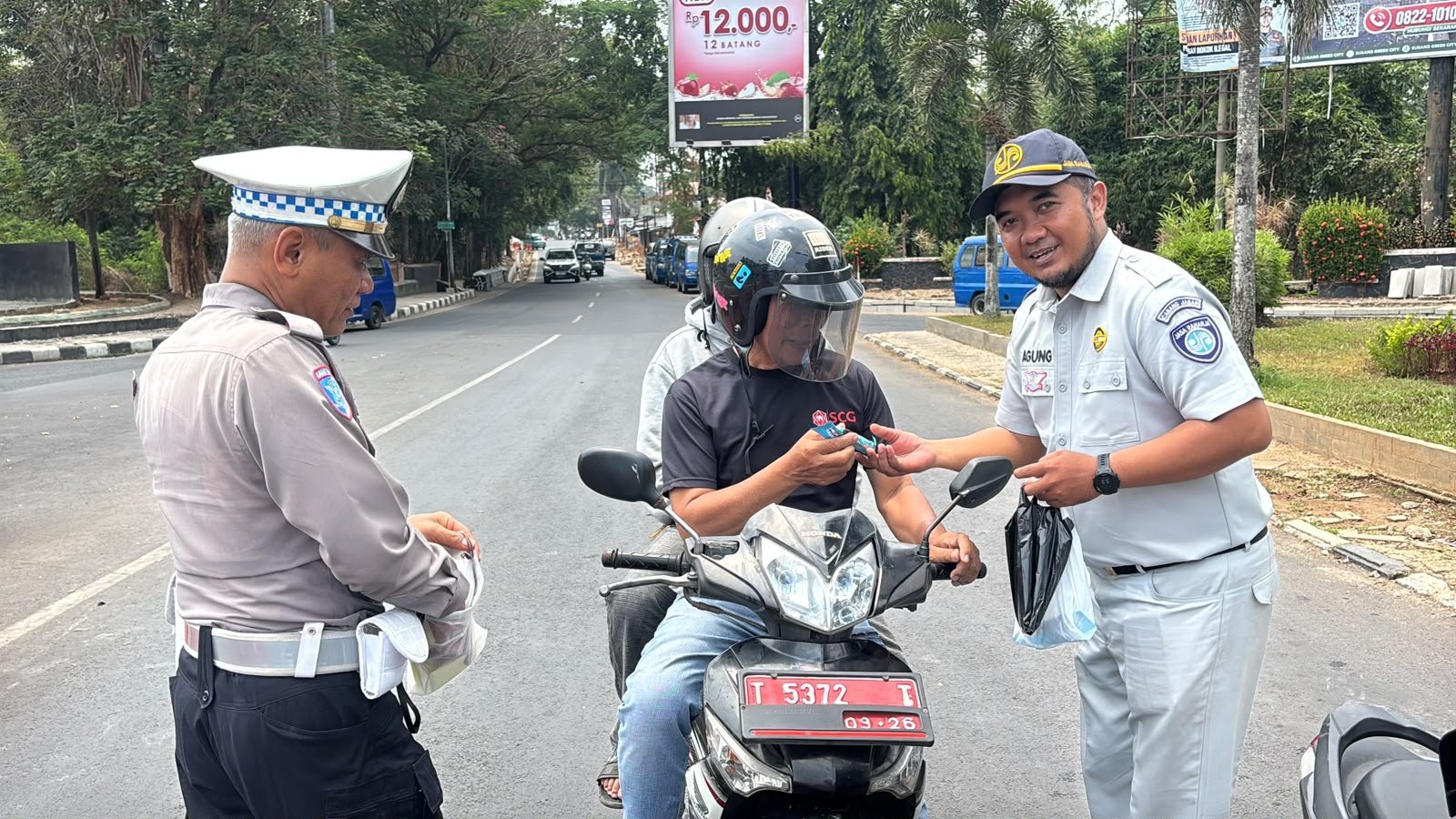Tingkatkan Kesadaran Lalu Lintas, Jasa Raharja Purwakarta Bersama Satlantas Polres Subang Gelar Safety Campaign dan Aksi Simpatik