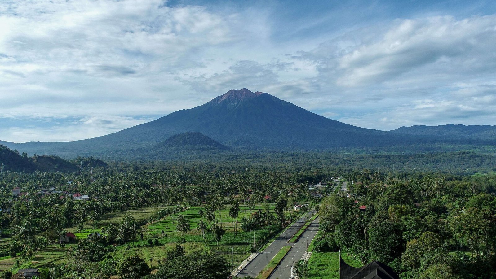 Sempat Ditutup karena Ancaman Karhutla, Pendakian Gunung Kerinci Kembali Dibuka