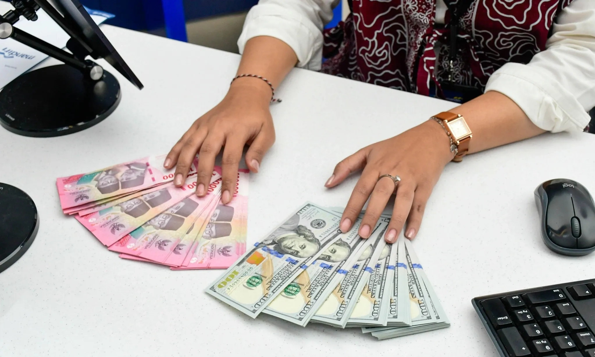 Rupiah Menguat 19 Poin ke Rp17.947, tetapi Masih Berpotensi Tertekan